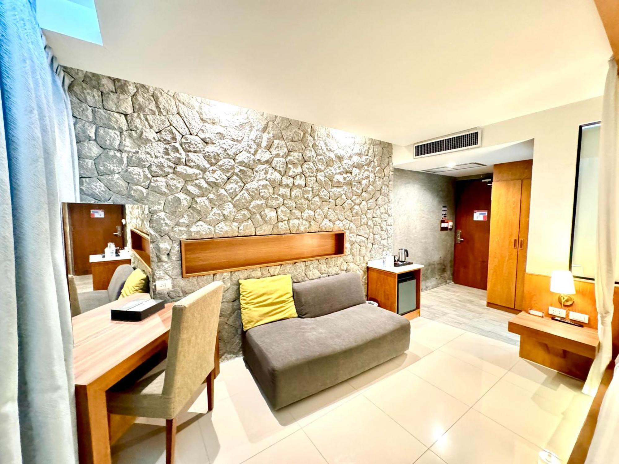 De Coze Hotel Patong Exterior foto